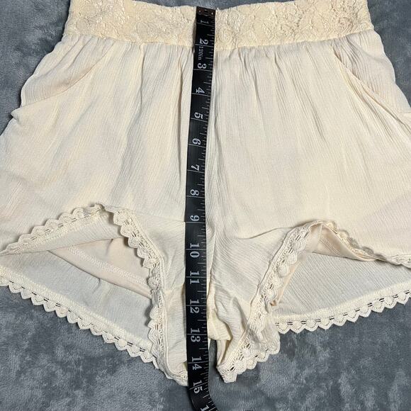 Women's High Rise Pull On Crochet Trim Shorts Sz XXS Boho Festival Coastal Beach - Picture 8 of 9
